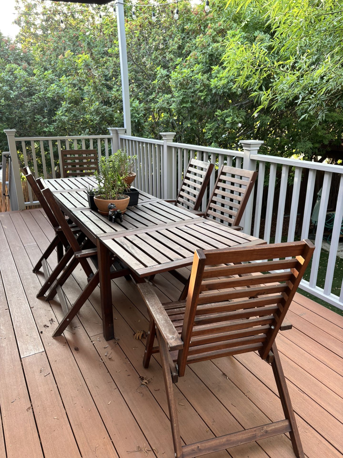 Free Outdoor Dining Set