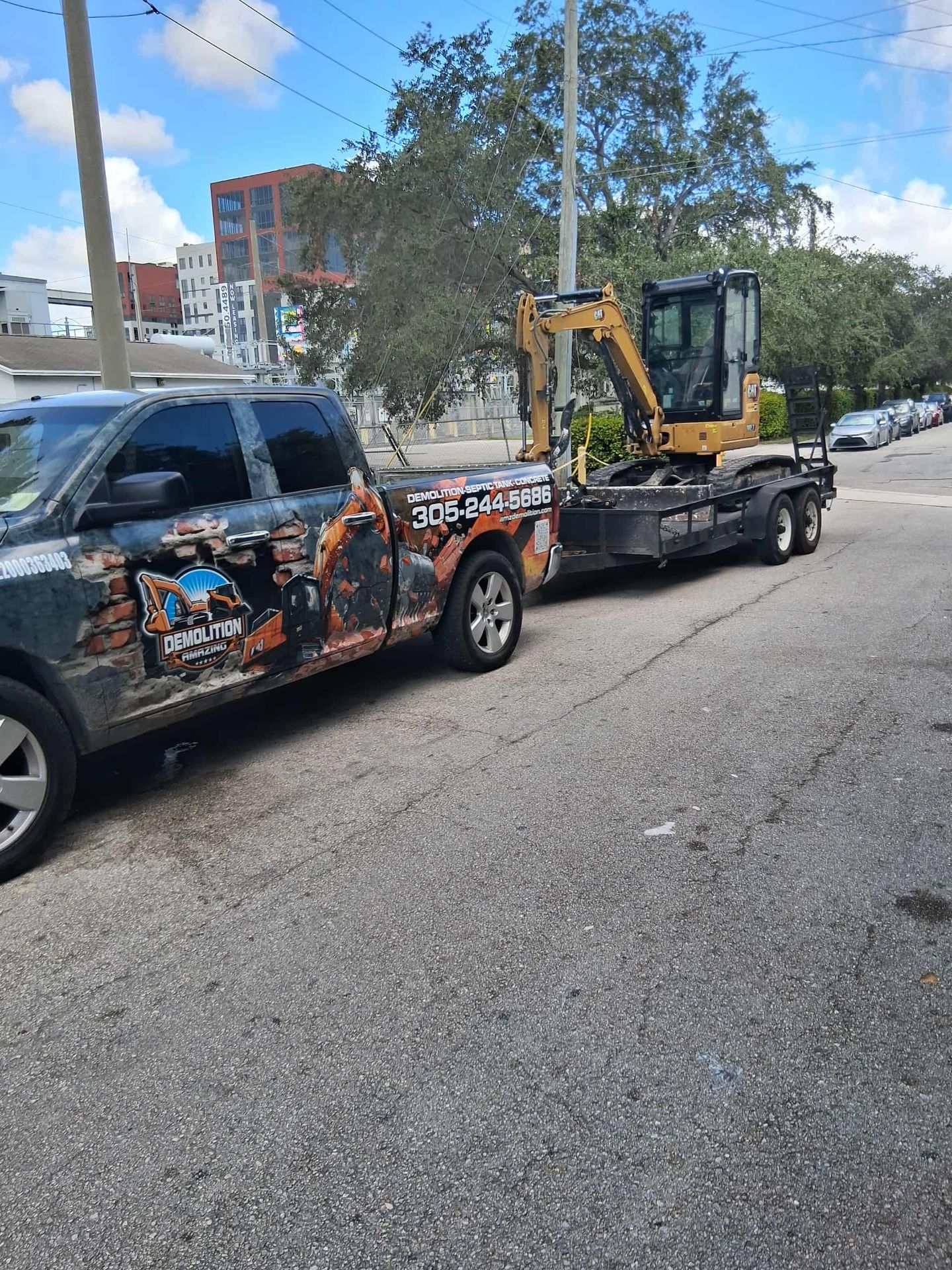 BOB CAT  EXCAVADORA. VOLTEÓ 