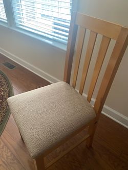 Yep, that's me… downsizing! 😊 Like-New Light Wood Desk Chair – Beautiful Clean Fabric Seat