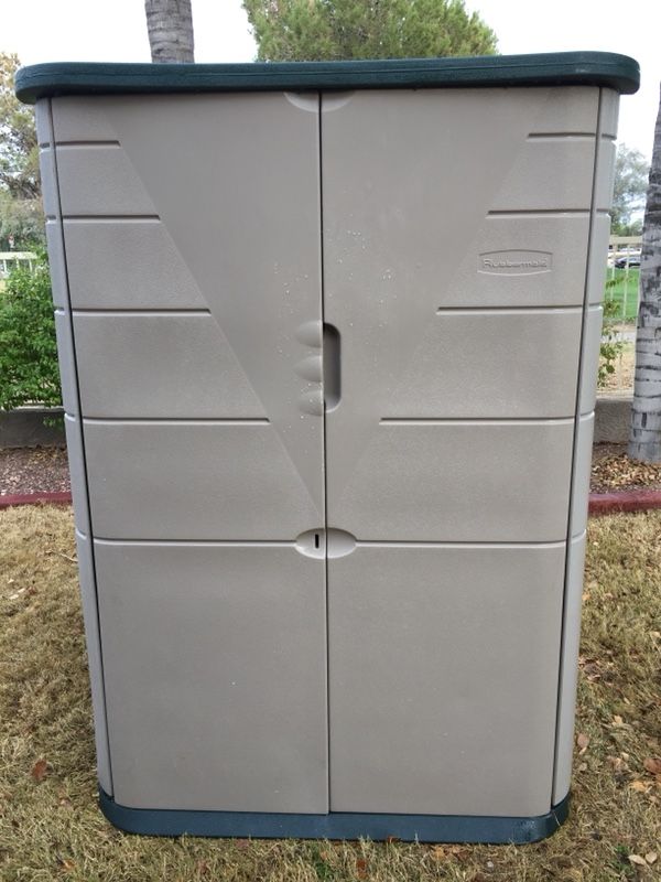 Rubbermaid 6 ft. 5 in. x 4 ft. 7 in. Large Vertical Storage Shed - CLEAN!
