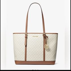 “Michael Kors Jet Set Tote – BRAND NEW – Vanilla/Acorn”