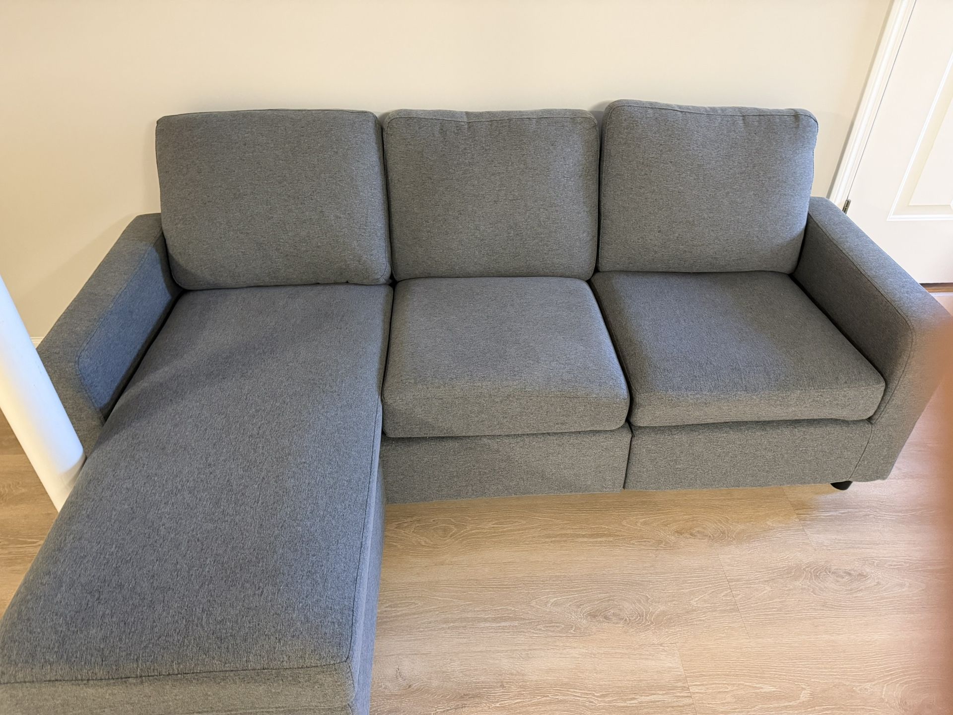 Stylish Sectional Sofa – Excellent Condition! $100