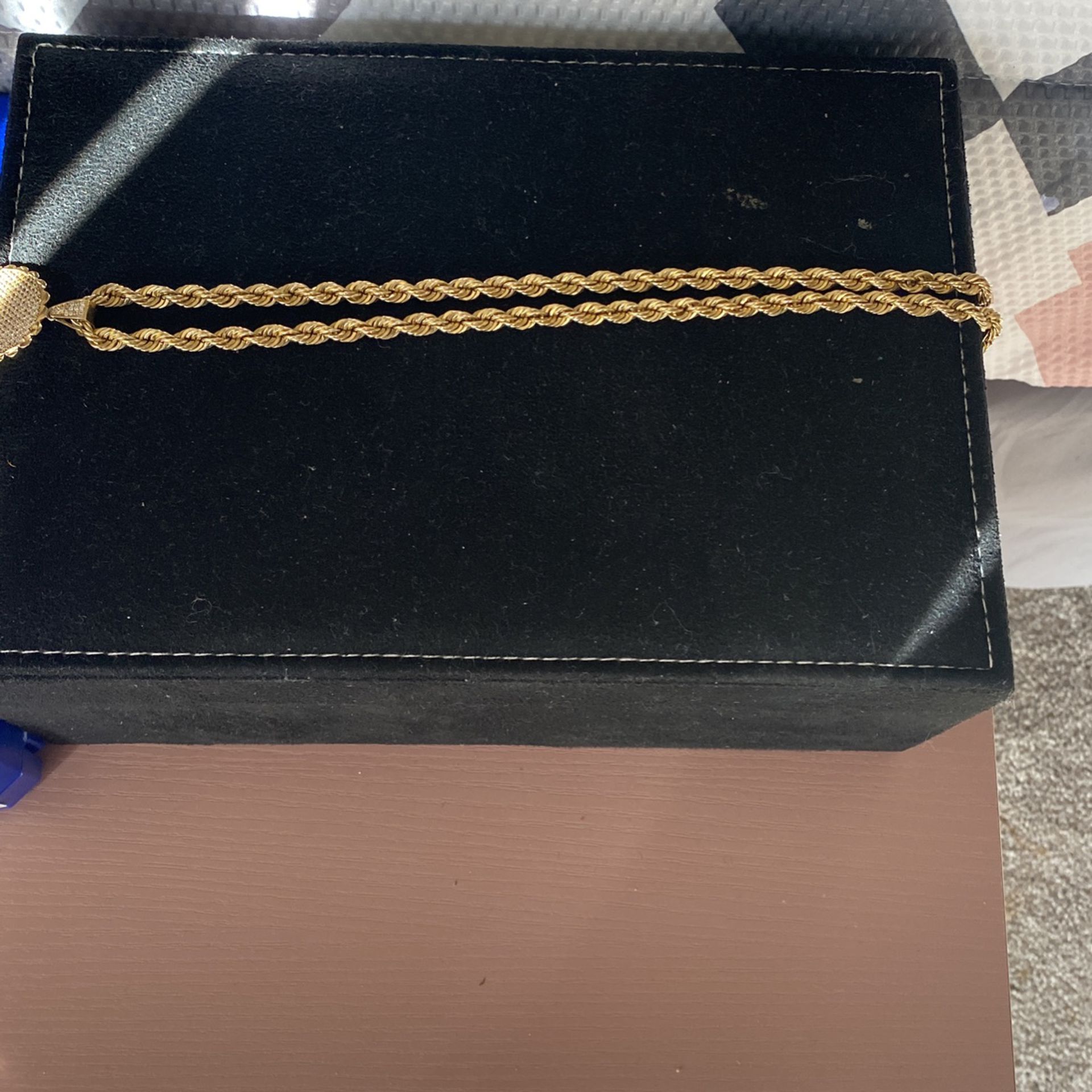 10K Gold Rope Chain And Diamond Pendant 