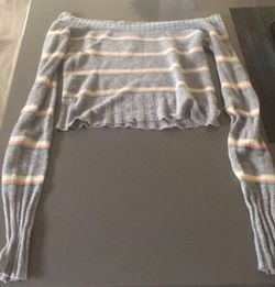 Grey long sleeved Hollister sweater top