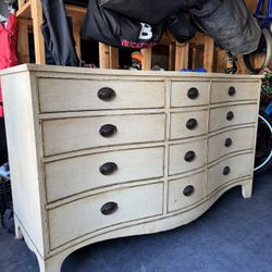 Beautiful Antique 3-Piece Mahogany Bedroom Set