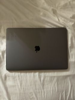 Apple - Refurbished Good - MacBook Pro 15" - Intel Core i7 2.8GHz - Touch Bar - 16 GB Memory - 256GB SSD (2017) - Space Gray