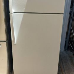 Whirlpool Top Freezer Refrigerator 28" Wide.