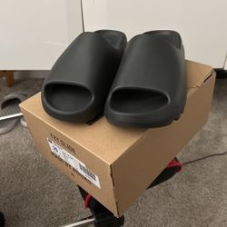 Adidas YEEZY onyx Size 10