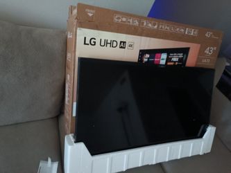 LG 43" 4K UHD Smart TV (With Original Box & Packaging)