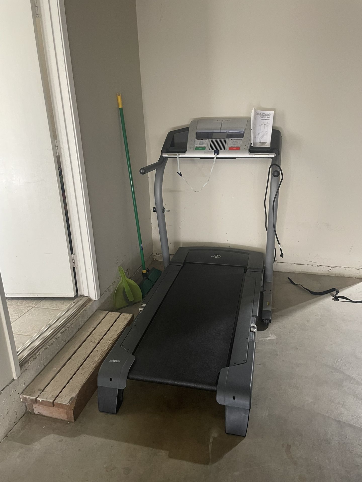 NordicTrack A2250 Treadmill 
