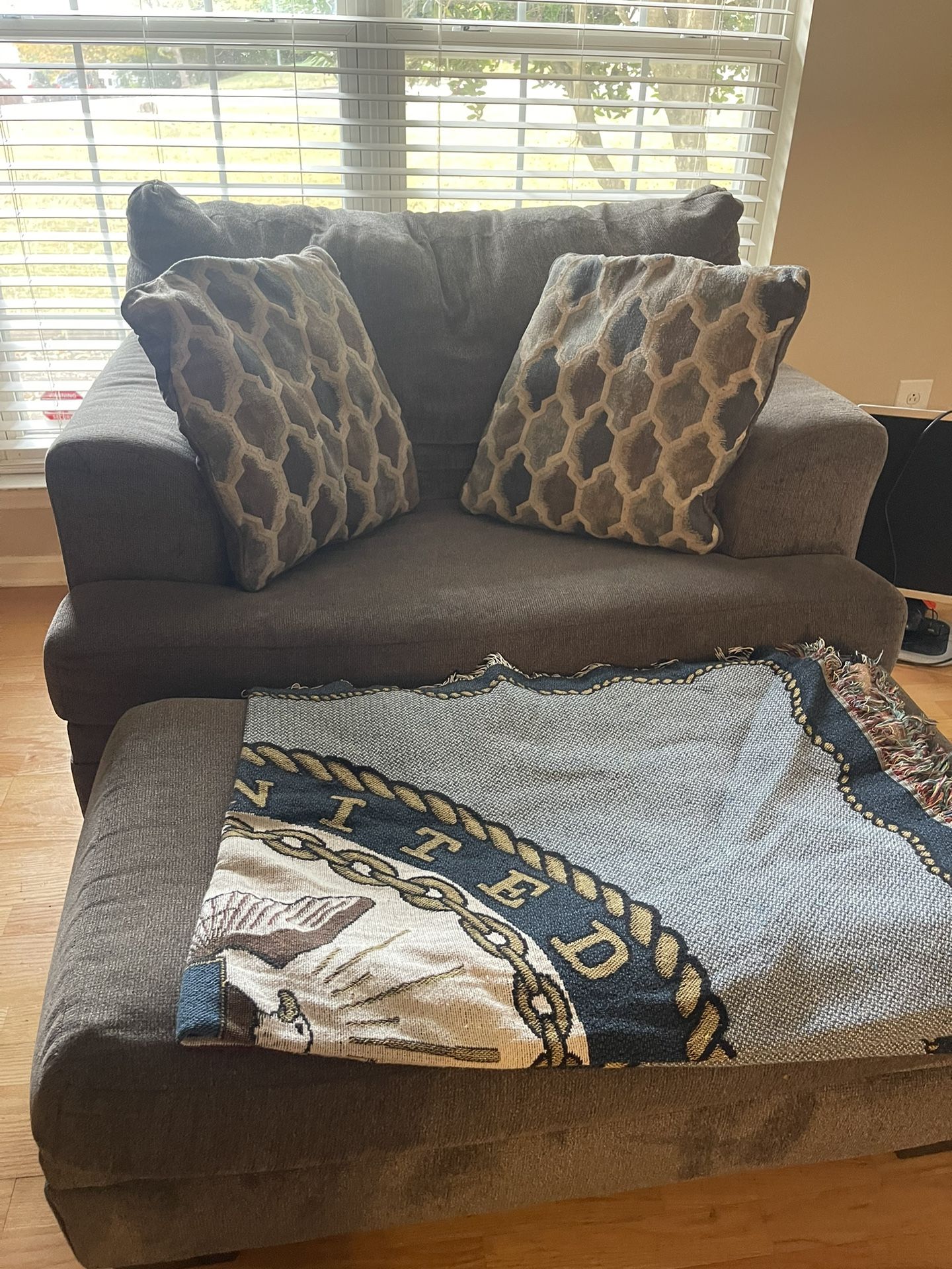 Sectional With Chaise & Ottoman