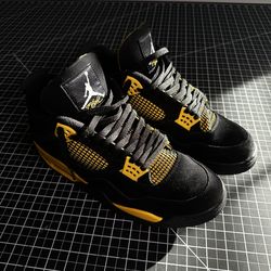 Air Jordan 4 Thunder