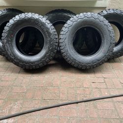 Like New KO2 BF Goodrich Tires 265 70 17r (ONLY 40 Miles) 