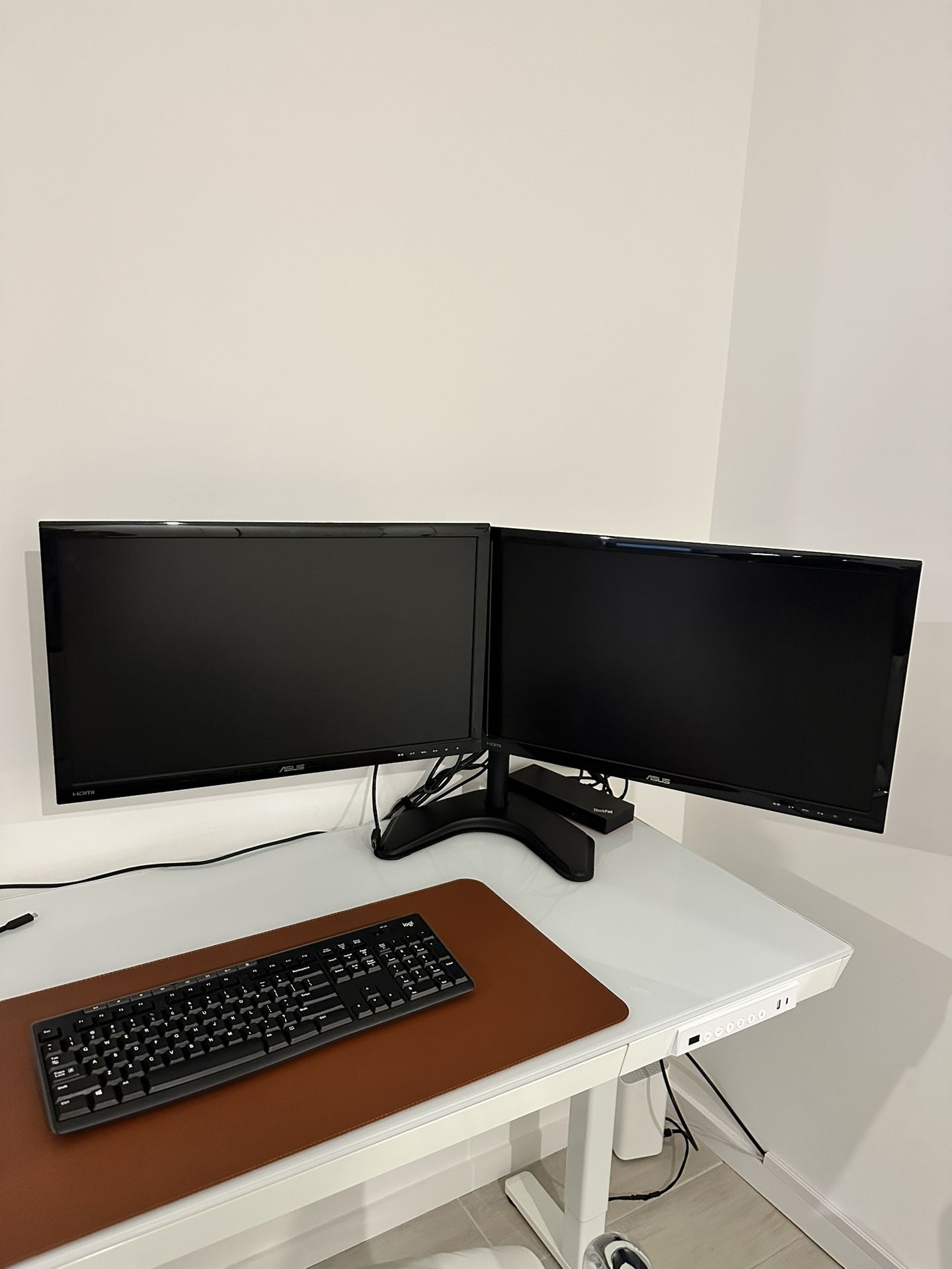 Dual Monitor Set With Stand