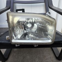 00 Pathfinder Headlight 
