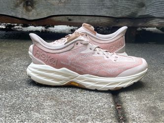 Hoka SpeedGoat 5 pink Women’s 8.5B