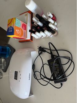 Gel Nail Polish UV Light and Polish