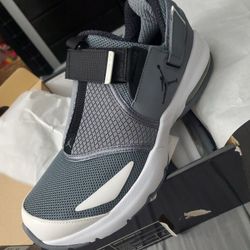 JORDAN TRUNNER 11 LX