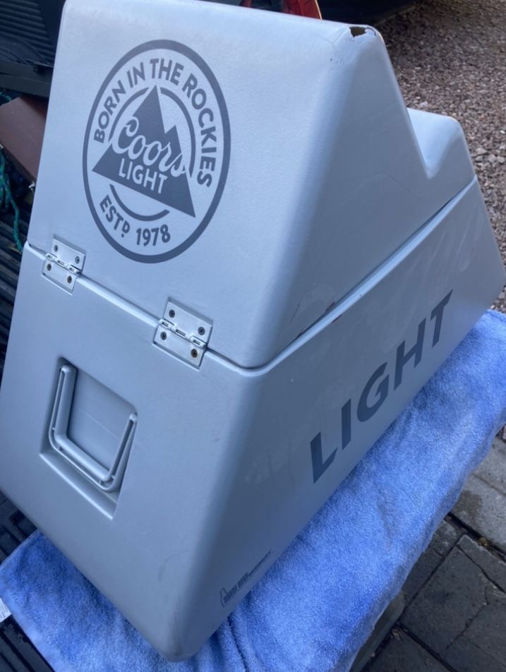 Cooler Coors Light