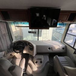 2004 Coachmen Mirada RV