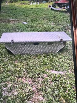 Aluminum diamond plate toolbox