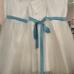 Flower girl dresses 25$ each 