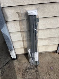 Retractable baby gate