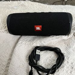 JBL Flip 5 Waterproof Bluetooth Speaker 