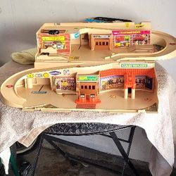 VINTAGE  MATTEL  1979 HOT WEELS  CAR DISPLAY  WAS USED BUT VERY WELL TAKEN CARE OFF HABLO ESPAÑOL TANBIEN 