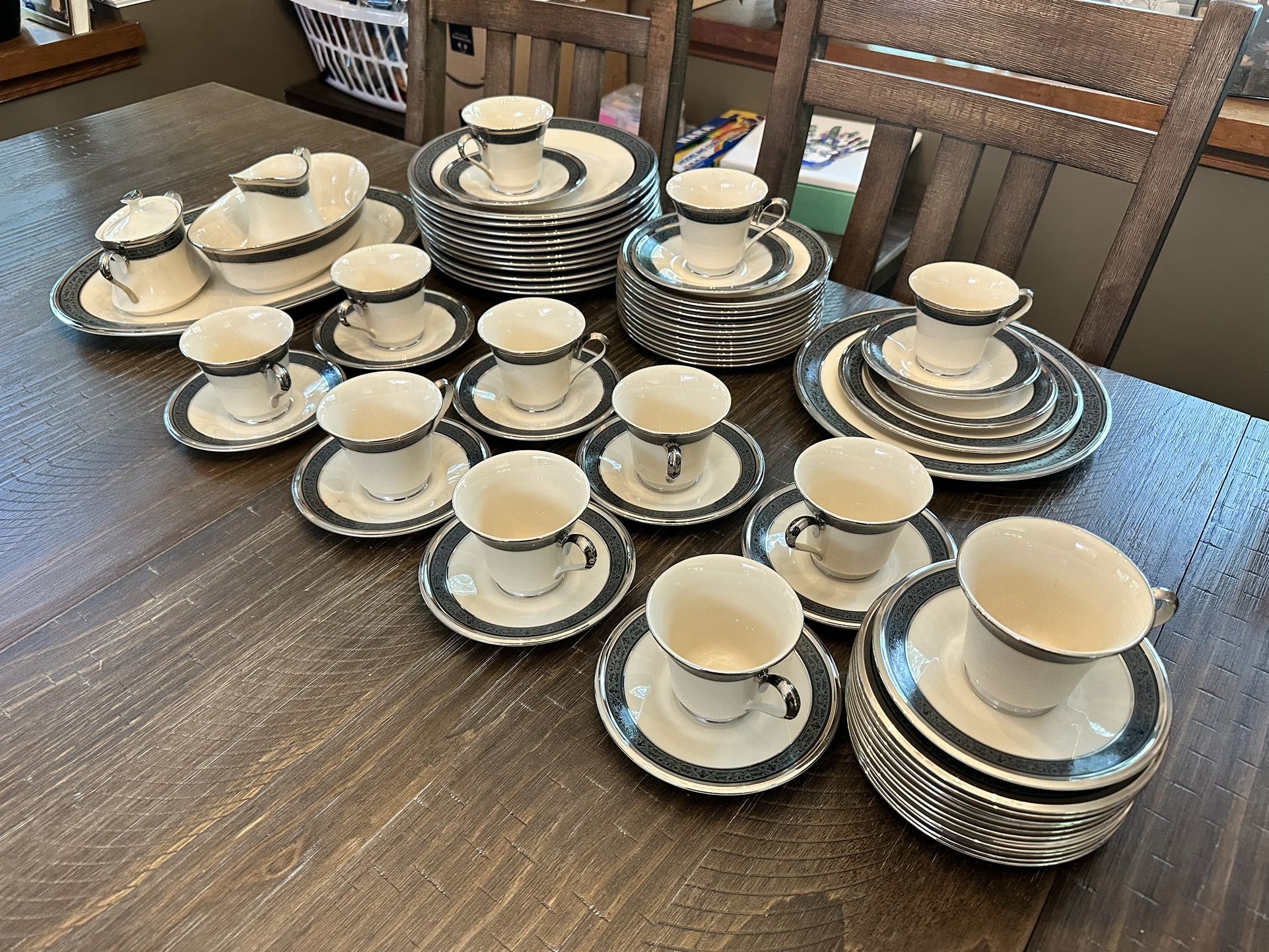 VINTAGE LENOX CHINA SERVICE FOR 12 + SERVING PIECES