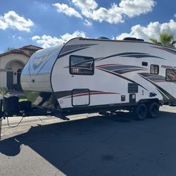2019 Pacific Coachworks Powerlite Toyhauler Rv