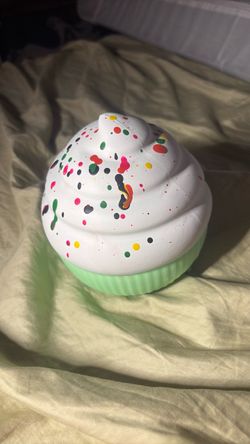 Jumbo squishy cupcake by RMS SENSORY TOY