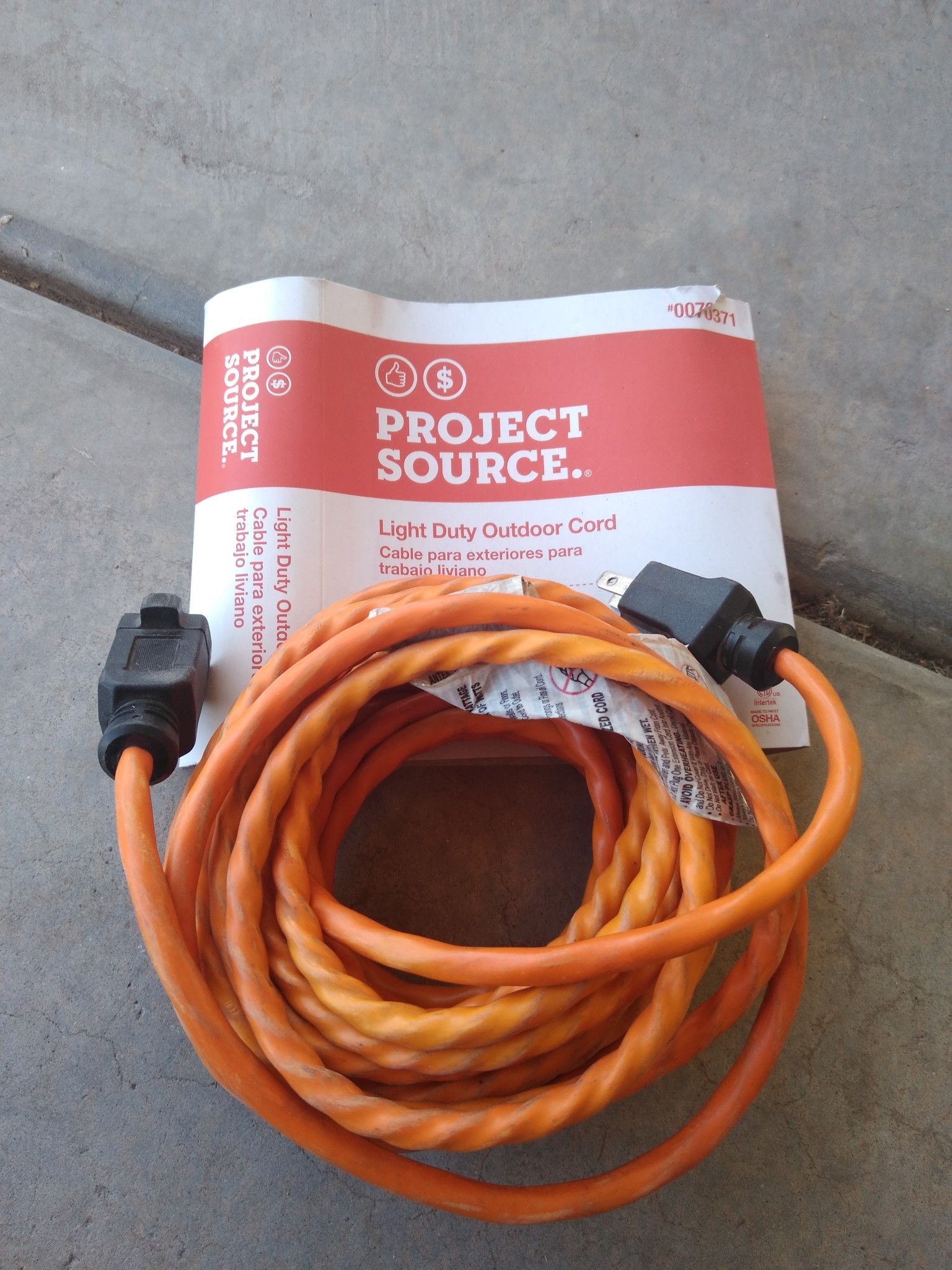 25ft 3-prong plug light duty outdoor cord $10