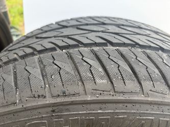 Set of 2 tires 235/50/zr17