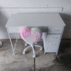 Girls Desk With Chair 