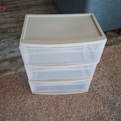 1 Clean new 3 drawer plastic dresser asking $30 cash must pick up Broadway and apache buckeye az