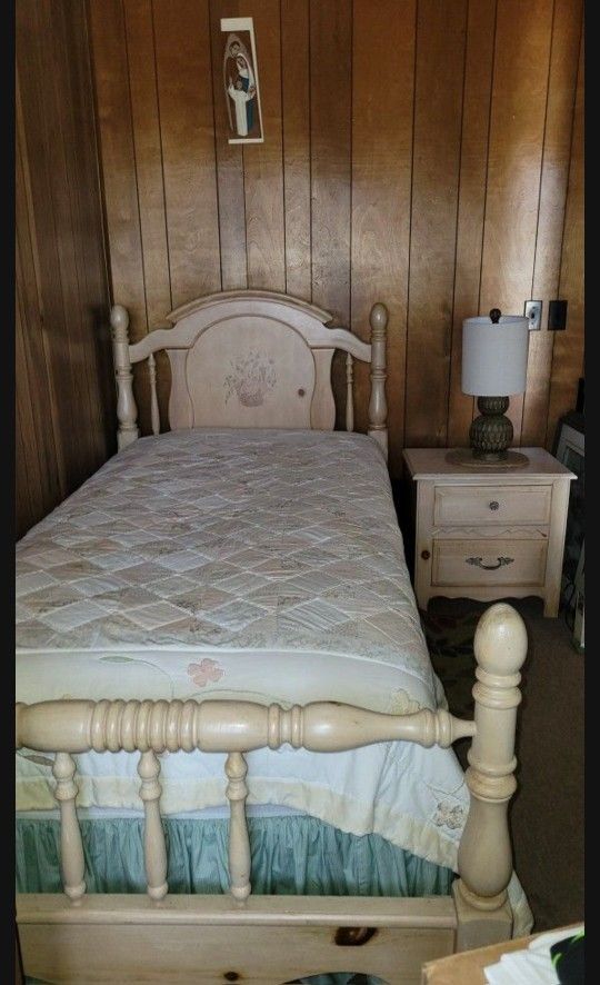 Twin Bedroom Set