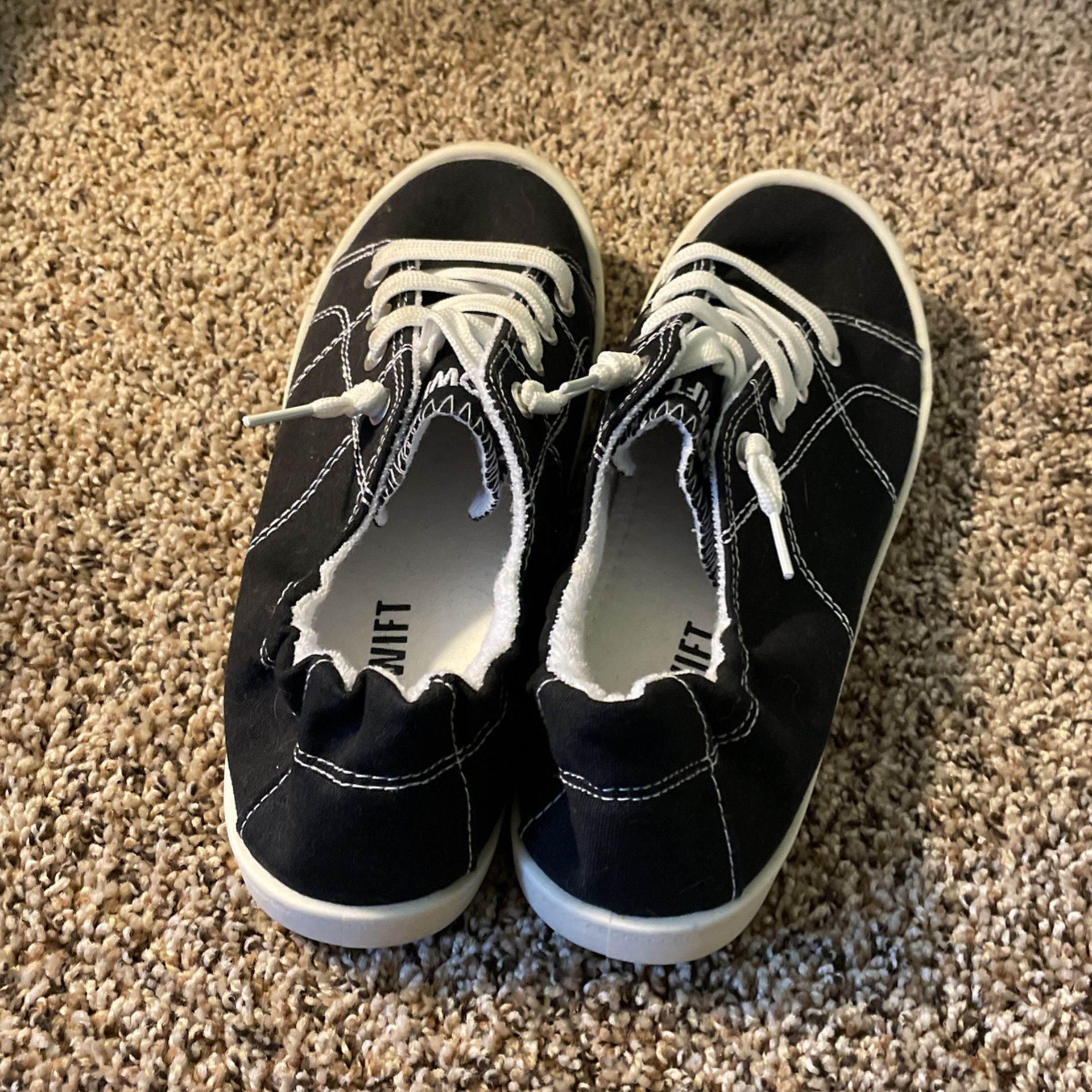 knijpen Of partner Size 8 Woman's Converse Style Slip Ones for Sale in Sacramento, CA - OfferUp