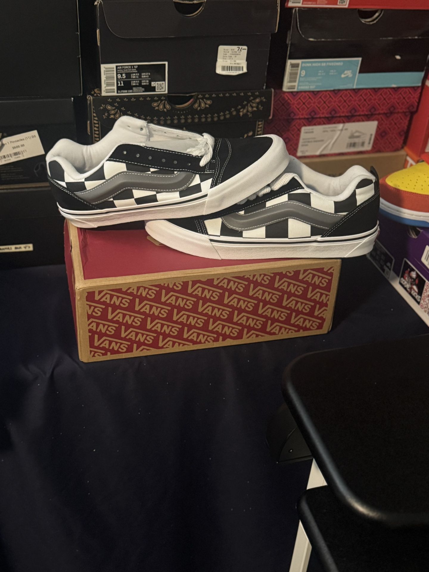 Vans Knu School