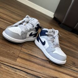 Jordan 1 Mid Wolf Grey Midnight 