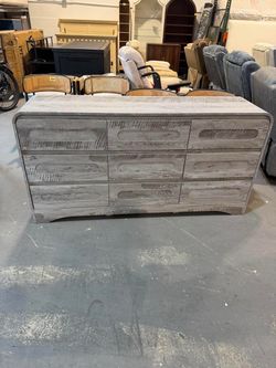 New - 9 Drawer Dresser