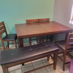 Table And Chairs 