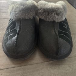 Ugg Slippers / Shoes 