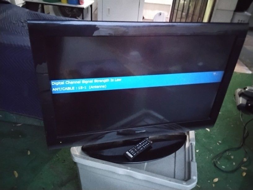TV TOSHIBA/DOLBY DIGITAL ( NOT SMART TV)