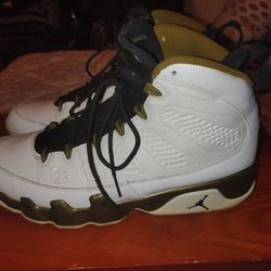 Jordan 9 Statue 