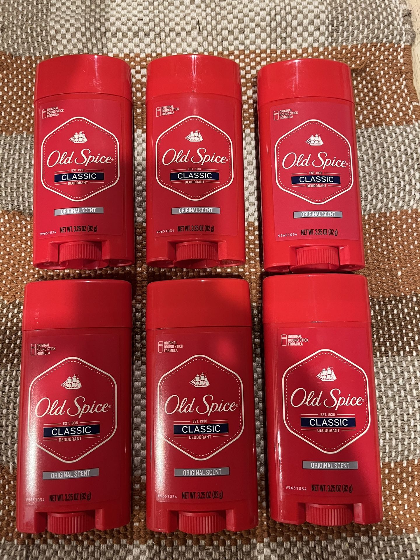 DEODORANT TOOTHPASTE MAKEUP