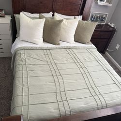 5 Piece Bedroom Set (Queen Bed)