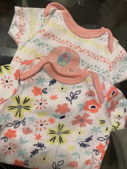 Short sleeve baby onesie