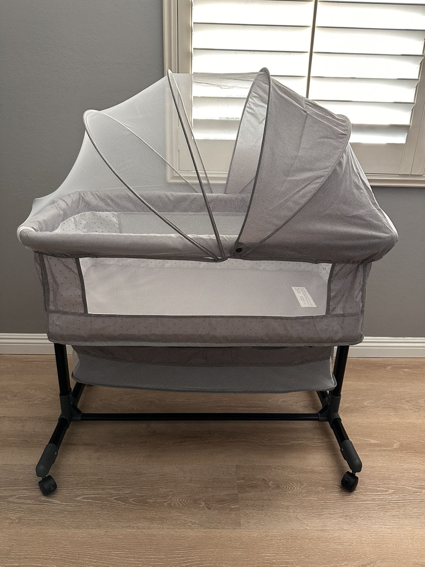 Baby Bassinet Beside Crb With Storage Basket And Mosquito Nets