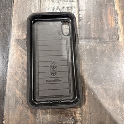 iPhone XR Otter box Defender Pro